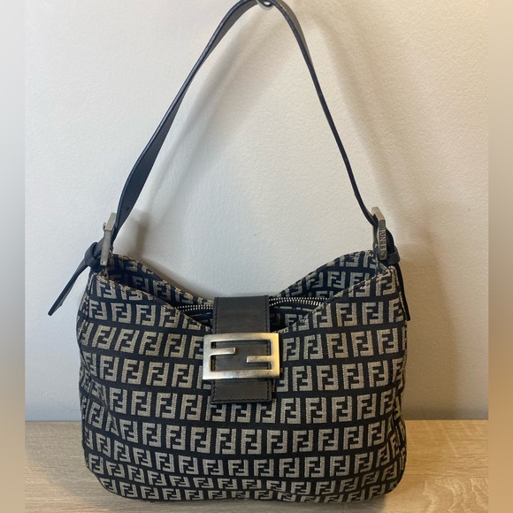 FENDI MONOGRAM BAGUETTE CLOTH HANDBAG 💯Authentic! - Picture 2 of 8